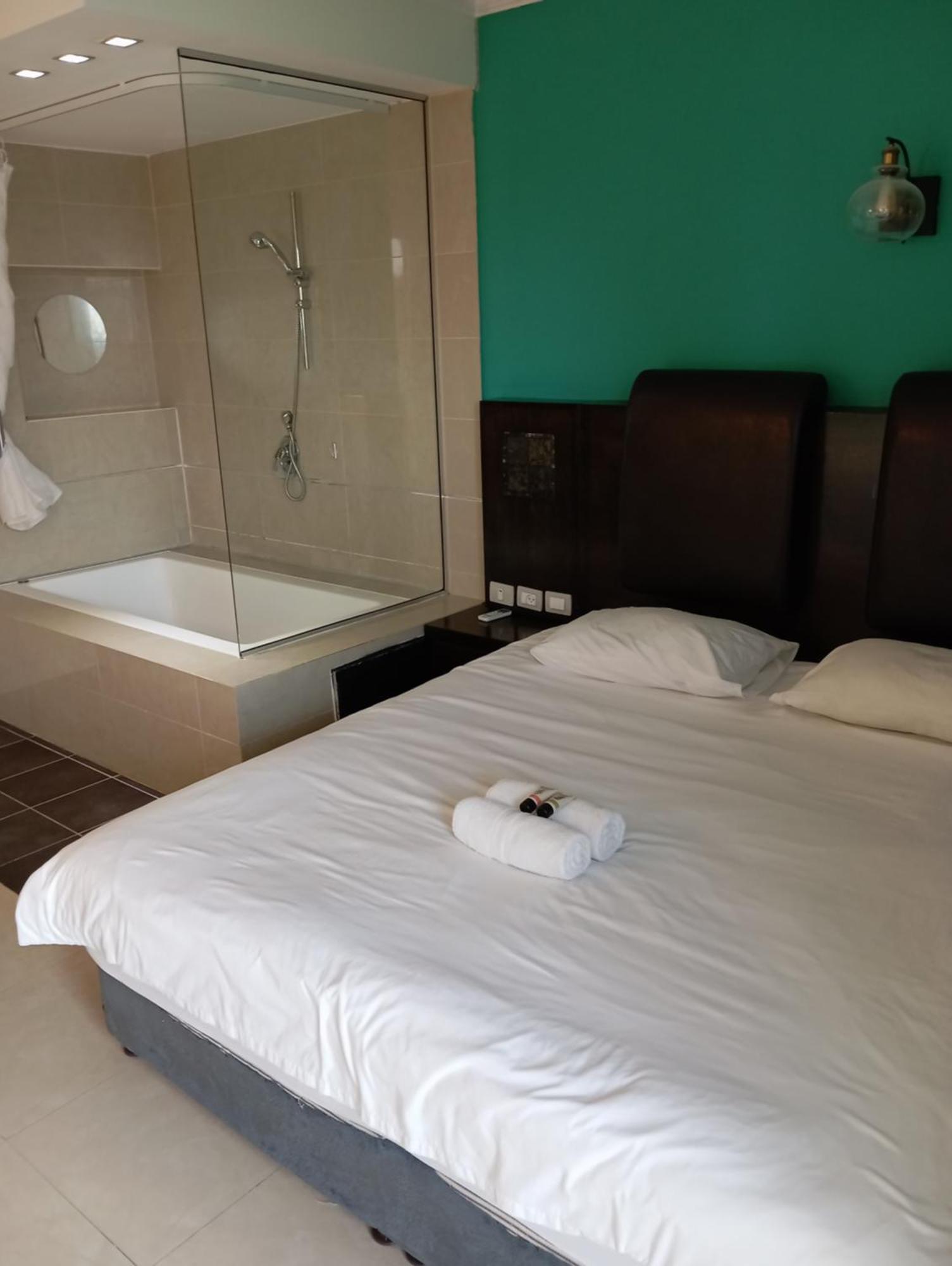 Marina Beach Hotel Tel Aviv Exteriör bild