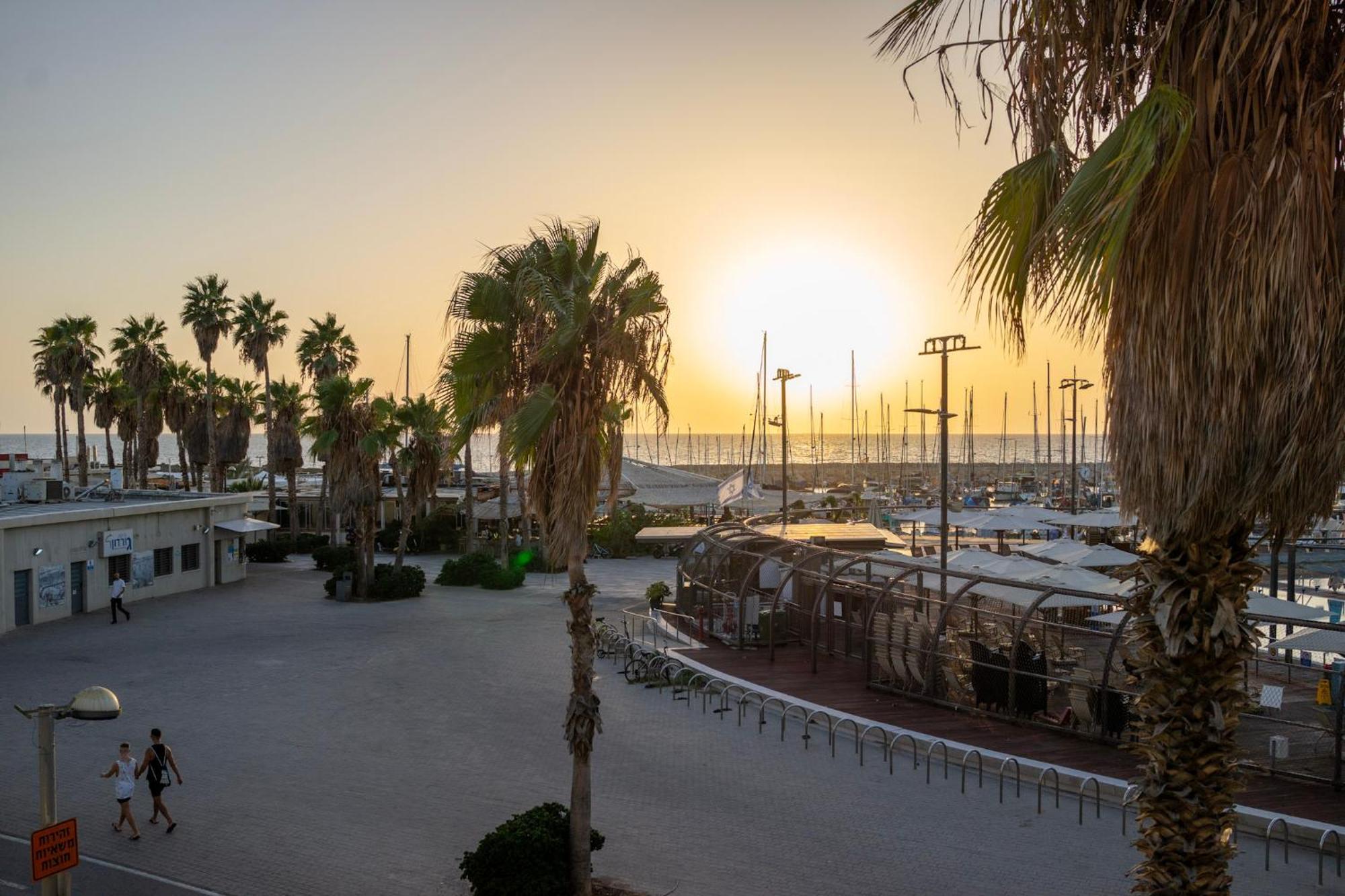 Marina Beach Hotel Tel Aviv Exteriör bild